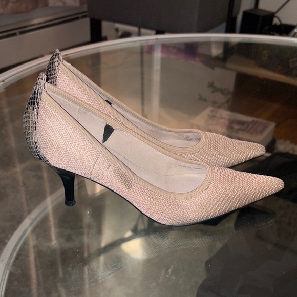 Tahari Cream Heels with Pointed Toe and Textured Finish - Picture 15 of 15